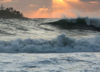 Prakiraan Cuaca BMKG, Hati-hati, Gelombang Tinggi di Wilayah Anda Ada yang Sampai 6 Meter