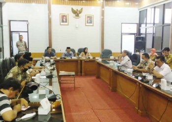 Sengekta Lahan, Komisi I DPRD Kabupaten Cirebon Pertemukan Warga dan PT KAI