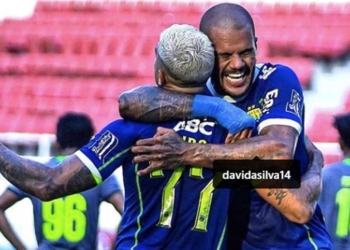 COMEBACK! Persib Bandung Taklukkan Persebaya Surabaya di Babak Kedua