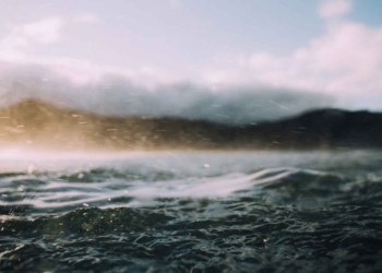 Waspada Cuaca Ekstrim, Peringatan BMKG, Badai Hantui Libur Nataru, Pulau Jawa Hati-hati