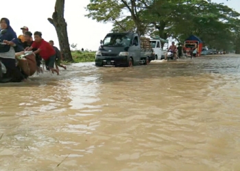 Ibarat Ibu Kota Jakarta, Banjir Parah Rendam Desa Bayalangu Kidul Cirebon