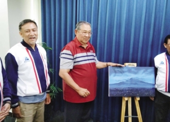 SBY Lukis Gunung Ciremai dari Kamar Hotel, Sempat Terkendala Cuaca dan Kondisi Gelap