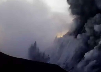 Gunung Marapi Tiba-tiba Meletus, 40 Pendaki Terjebak di Kawasan Puncak