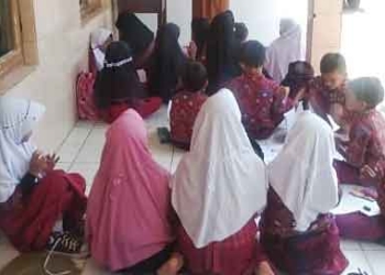 Rehab SDN 1 Gunungsari Tak Terkover APBD 2023, Sudah 5 Tahun Belajar di  Lantai, KBM Sekolah di Cirebon Ini akan Dititipkan ke MI