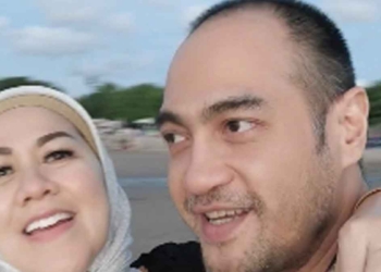 Damai Kasus KDRT Tertutup, Ibunda Ferry Irawan Datang, Venna Melinda Kunci Rapat Pintu Gerbang