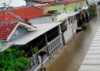 Hujan Deras dan Angin Kencang Mulai Terjang Pantura Indramayu, Genangan Air Terus Meninggi