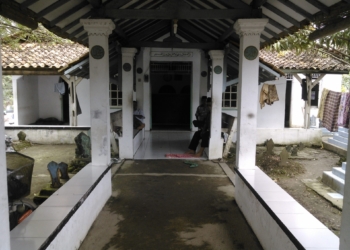 Situs Kramat Lemahtamba, Tempat Wisata Religi yang Tanah dan Airnya Dipercaya Bertuah, Peninggalan Salah Seorang Putra Pajajaran