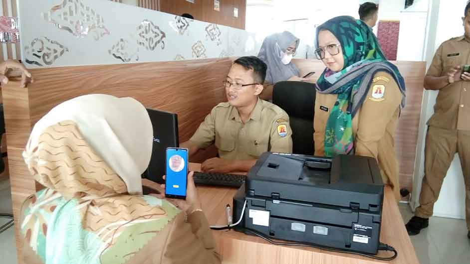 Bikin Akta Kelahiran dan Kematian Hanya 3 Hari, Silahkan Datang Langsung ke Disdukcapil Kabupaten Cirebon, Ini Syaratnya