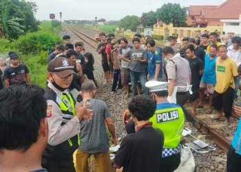 Kecelakaan di Cirebon, Dua Kurir Paket Tewas Mengenaskan Ditabrak KA di Arjawinangun