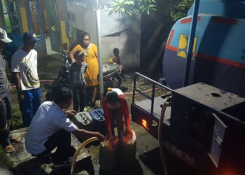 Warga Desa Seuseupan Antre hingga Larut Malam untuk Mendapatkan Air Bersih dari BBWS Cimanuk-Cisanggarung