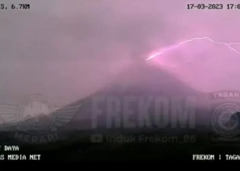 Serem, Video Sambaran Petir di Puncak Gunung Merapi Viral di Twitter