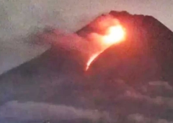 Gunung Merapi Meletus, Viral Lava Pijar Menyembur di Malam Hari saat Erupsi, Begini Update Statusnya