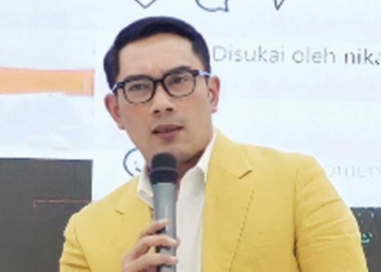 Guru SMK di Cirebon Dipecat, Gegara Jas Kuning Kritik Ridwan Kamil, Berikut 4 Poin Klarifikasinya
