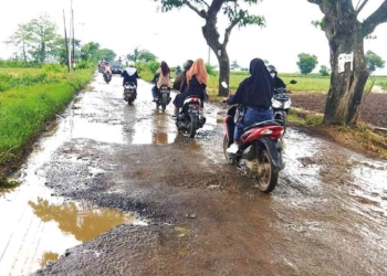 Jalan Rusak di Indramayu, Hati-hati Penuh Lobang dan Rawan Kecelakaan, Ini Titiknya