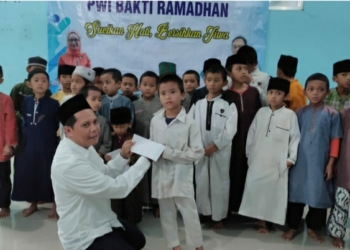 PWI Jabar Santuni 1300 Yatim Piatu