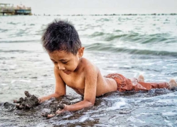 Pantai Tirtamaya Dipadati Pengunjung, Kendaraan Mengular di Jalan Raya Indramayu – Tirtamaya – Karangampel