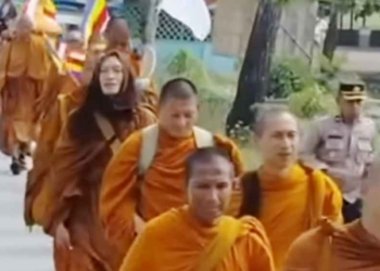 Biksu Jalan Kaki, Tempuh Ribuan Kilometer dari Thailand ke Candi Borobudur