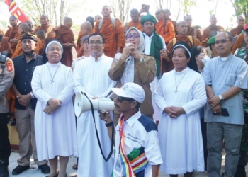 Dari Cirebon, 32 Biksu Jalan Kaki Lanjutkan Perjalanan Menuju Rumah Habib Luthfi di Pekalongan