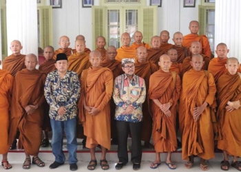 Bupati Cirebon Imron Undang Biksu Jalan Kaki ke Pendopo