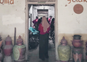 Mahasiswa SPI IAIN Cirebon Gelar Workshop Gerabah Sitiwinangun