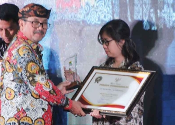 Pemkab Cirebon Beri WP Teladan Logam Mulia