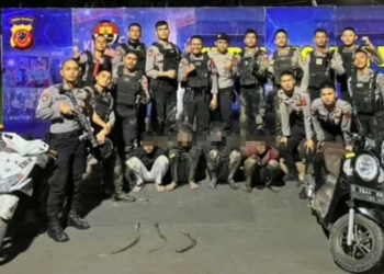 4 Geng Motor di Cirebon Sok Jagoan Acungkan Celurit ke Polisi yang Sedang Patroli