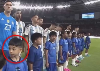 Kejutan, Kiper Argentina Martinez Tak Tahu Anak yang Digandengnya adalah Jan Ethes Cucu Presiden