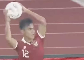 Lemparan Pratama Arhan Repotkan Kiper Argentina Martinez