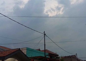Cuaca di Cirebon dan Indramayu, Dikepung Gumpalan Awan Mendung Tebal, Hujan di Tengah Musim Kemarau