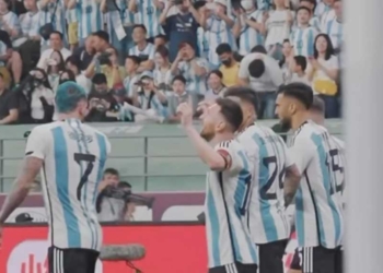 Penghormatan untuk Messi, Puluhan Ribu Penonton Kenakan Jersey Nomor 10 di Laga Argentina Vs Australia