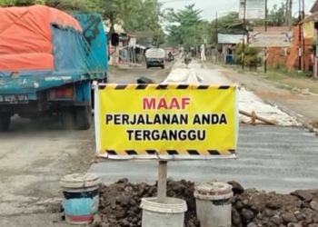 Warga Lokal Misterius Gelontorkan Rp2 Miliar untuk Perbiki Jalan Rusak di Pabedilan Cirebon