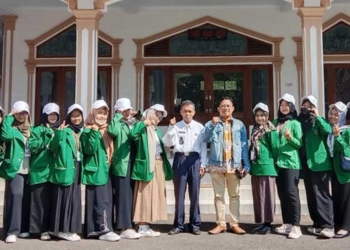 Mahasiswa IAIN Cirebon KKN di Desa Kamaranglebak