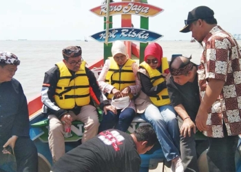 Sedekah Laut Desa Citemu Cirebon, Bupati Imron Dorong Nadran Jadi Kegiatan Wisata