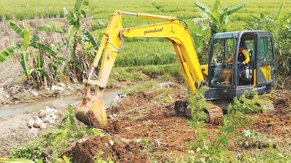 Tanggul Saluran Induk Gegesik Cirebon yang Jebol Mulai Diperbaiki