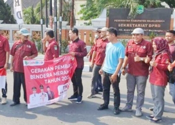 Dinsos Majalengka Sebar 1.000 Bendera Merah Putih