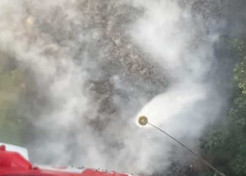Operasi Water Bombing untuk Padamkan Kebakaran TPST Sarimukti Bandung