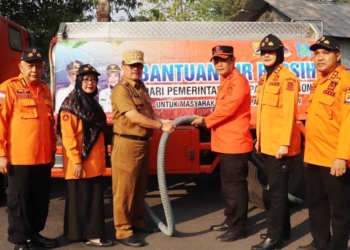 Distribusikan Bantuan Air Bersih, Pemkab Cirebon Bakal Gandeng Akademisi Cari Penyebab Kekeringan dan Solusinya