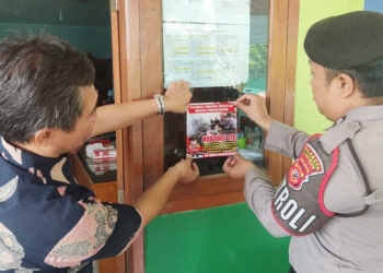 Polresta Cirebon Tempel Stiker Nomor Pengaduan Polisi di Sekolah