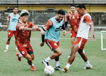 Bojan Hodak Ubah Formasi di Laga Persib Vs PSS Sleman