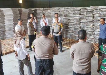 Cek Logistik Pemilu 2024 di Gudang KPU Kabupaten Cirebon