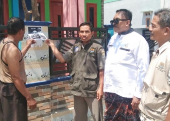 Masa Tenang, Alat Peraga Kampanye Pilwu Serentak 2023 Kabupaten Cirebon Dibersihkan