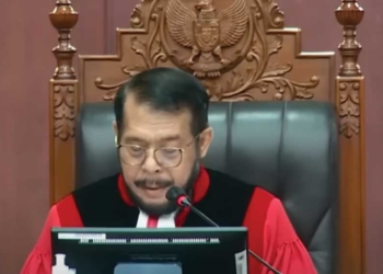 Umpan Lambung Putusan MK, Menunggu Ganjar dan Prabowo