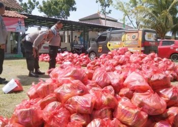Geger, Salah Satu Calwu Kasugengan Kidul Cirebon Bagikan 600 Paket Makanan
