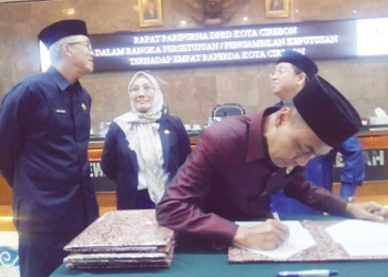 DPRD Kota Cirebon Sahkan Empat Raperda Jadi Perda