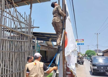 Instruksi, Panwascam Plumbon Tertibkan Alat Peraga Kampanye