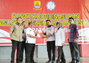 Kadinsos Ambil Alih SK Puskesos, Bupati Imron: Jangan Sampai Ganti Kuwu Ganti Petugas