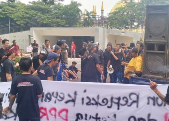 Bupati Cirebon dan DPRD Kabupaten Cirebon Didemo di Hari Antikorupsi Sedunia