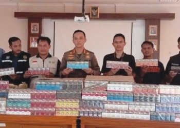 Petugas Sita Puluhan Ribu Batang Rokok Ilegal di Majalengka