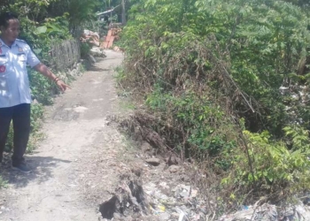 Sungai Meluap, Ruas Jalan di Desa Danawinangun Cirebon Terkikis Air
