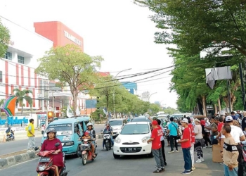 TKD Prabowo Gibran Kota Cirebon Bagi-bagi Susu